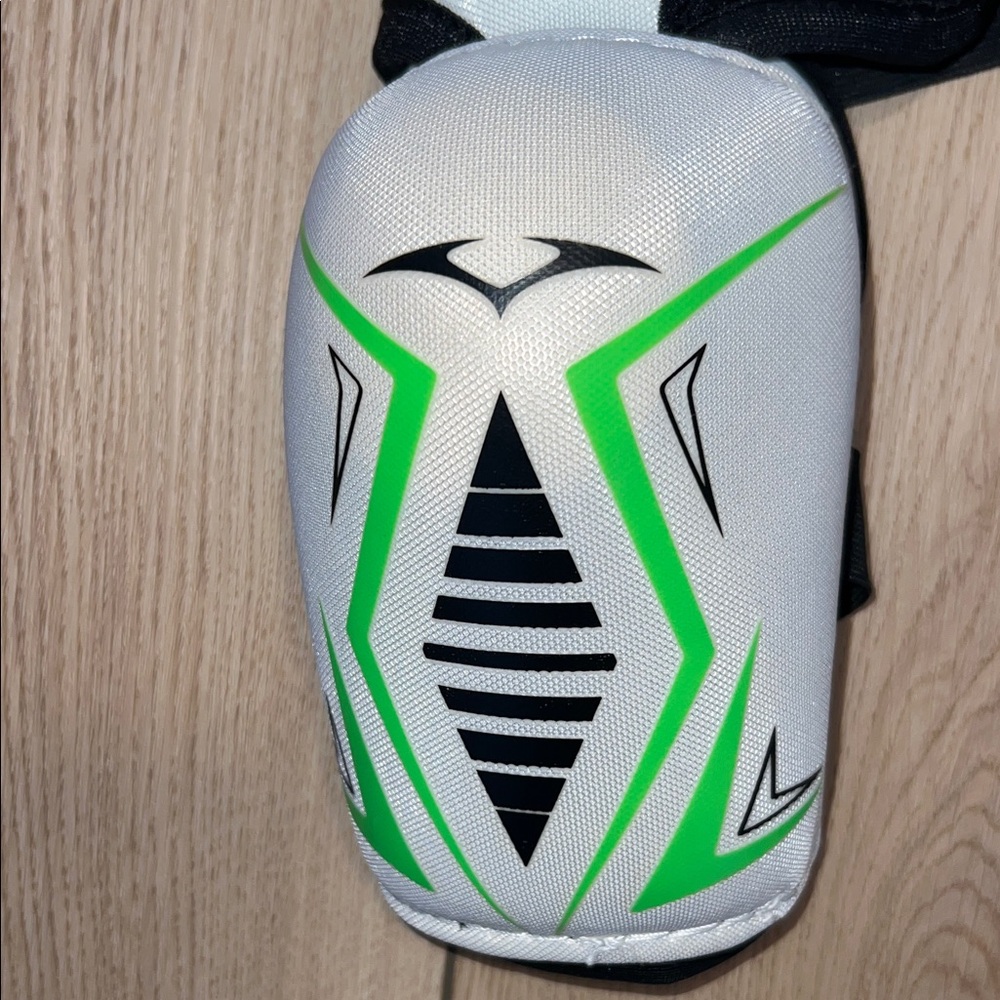VIC CX2 White and Green Protective Elbow Pads - Picture 6 of 16